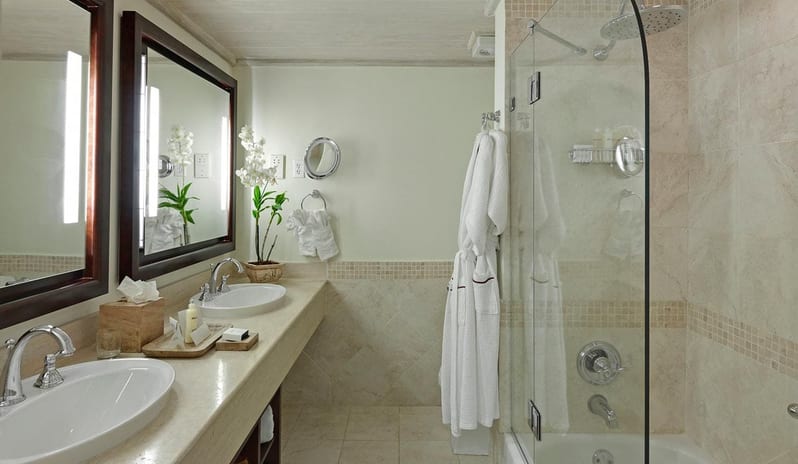 Luxury Ocean View Room Bathroom_38